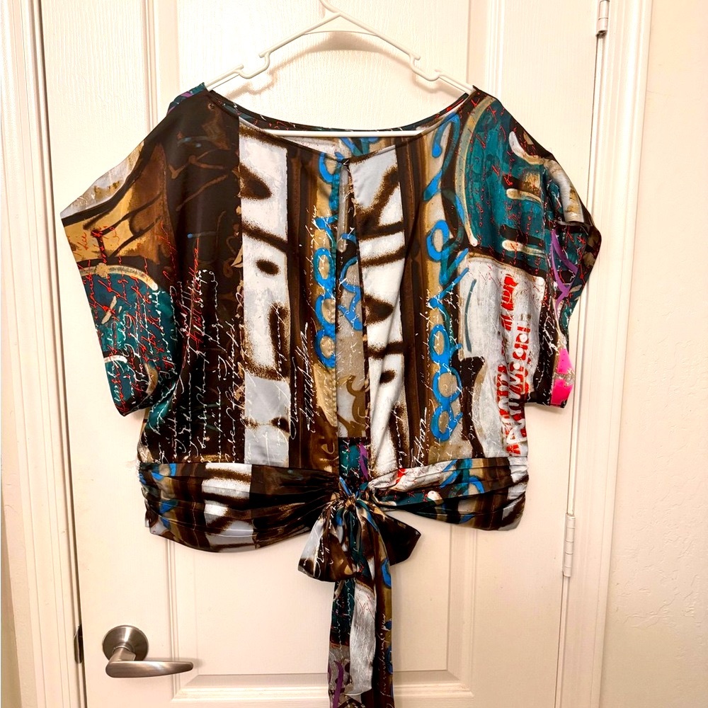 Gabrielle Union New York & New York & Co bow tie graffiti blouse XXL - EUC